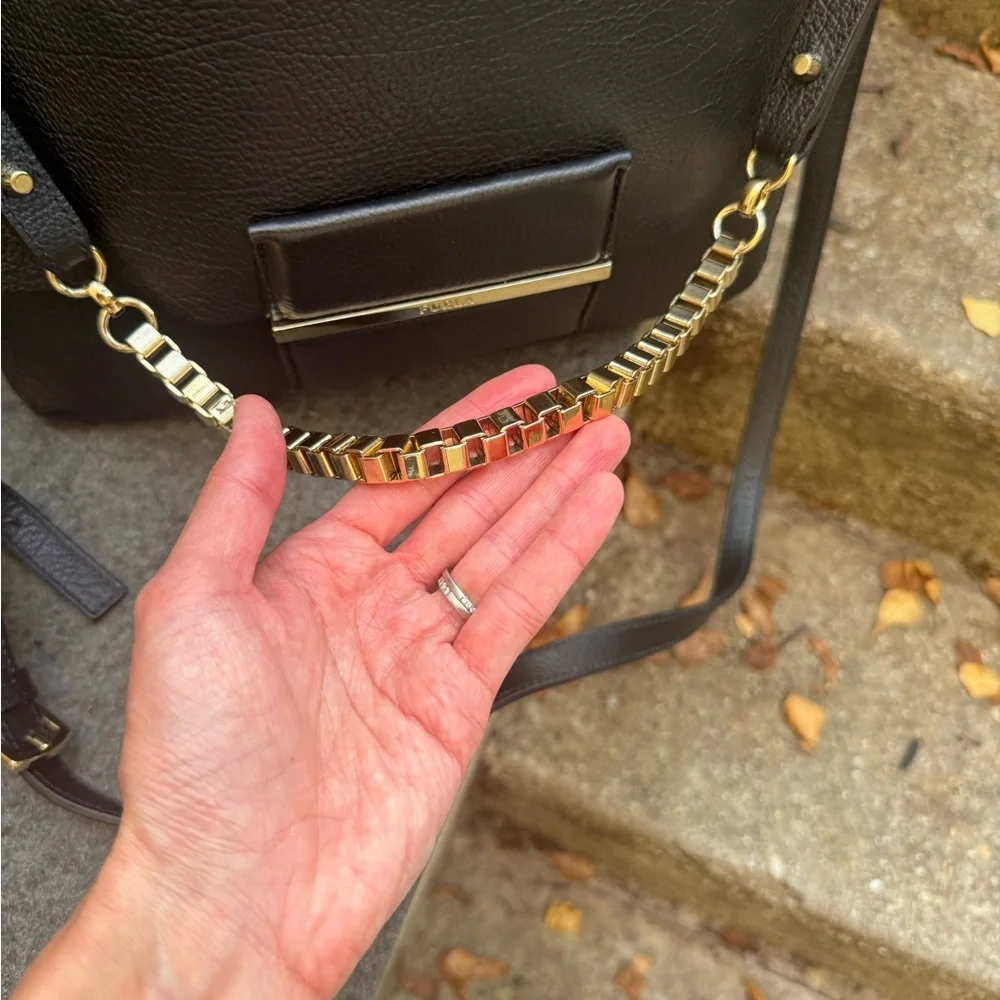 EUC Furla Minerva gorgeous black leather Black crossbody Bag with Chain